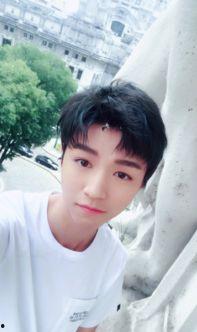 娱乐圈吃瓜王俊凯,揭秘王俊凯的“吃瓜”传奇